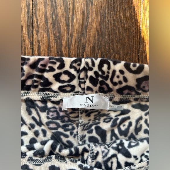 Natori Cheetah Lounge Pant - Picture 3 of 14
